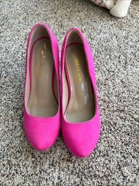 Dream Pairs Hot Pink Suede Round Toe Pumps